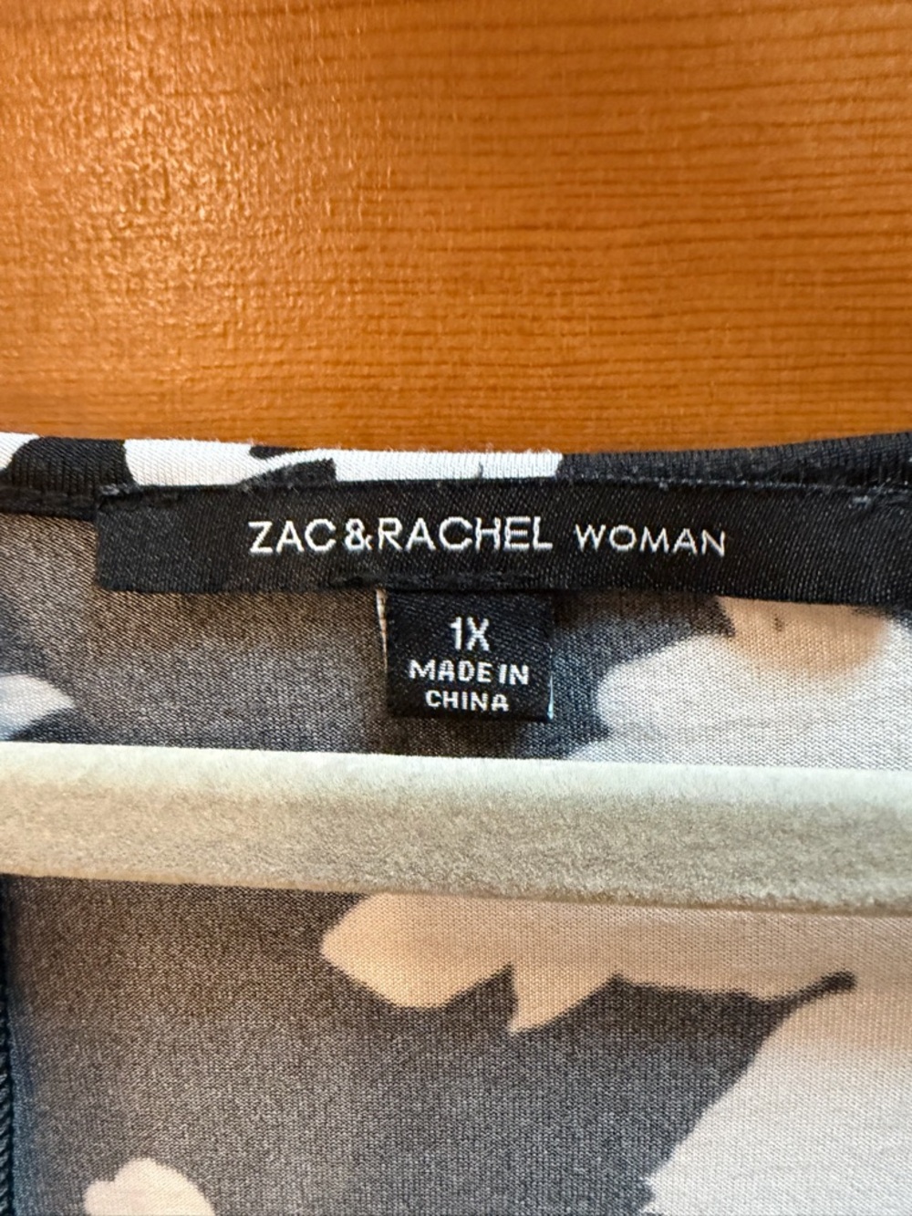 Zac & Rachel Black and White Floral Scoop Neck Short Sleeve Tee - Picture 5 of 6